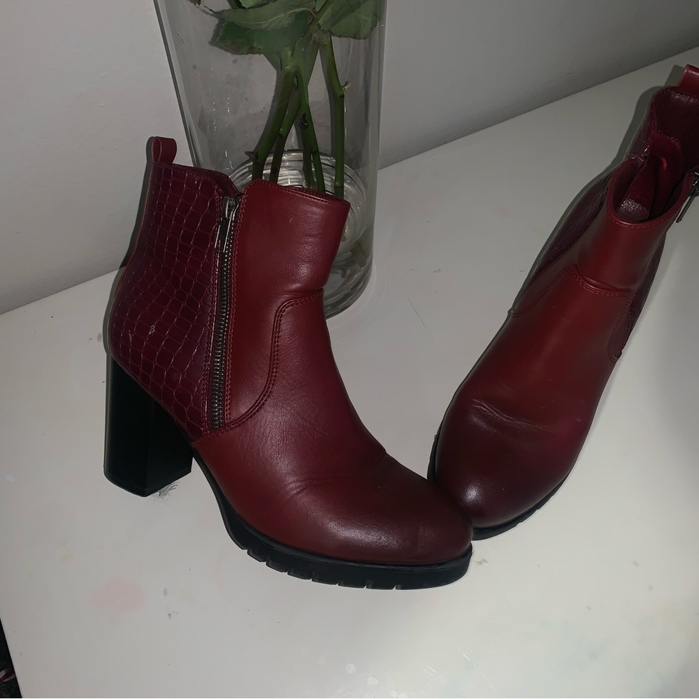 Red ankle boot - size 8